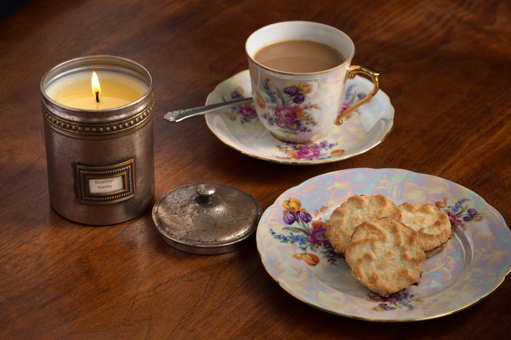 Bourbon vanilla scented 10 pz candle tin